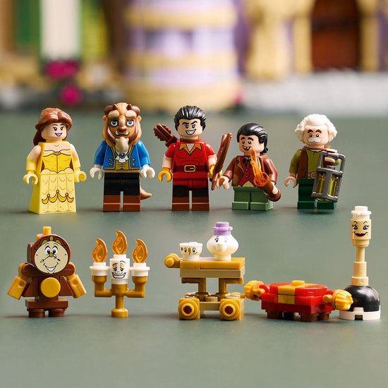 LEGO Disney Belle en het Beest minipoppen: Belle, Beest, Gaston, Lefou, Maurice, en Lumière en Pendule.