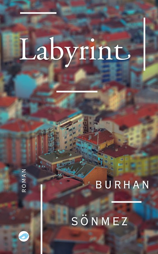 Boekomslag met de titel 'Labyrint' en een foto van huizen in een stad.