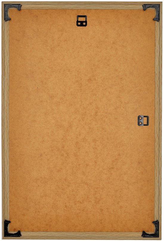 Achterkant houten fotolijst met ophangbeugels en bruine achterplaat.
