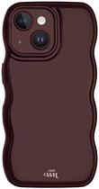 xoxo Wildhearts Glossy Wavy Case Burgundy telefoonhoesje - Geschikt voor iPhone 13 - Golvend hoesje - Glimmende silicone case met golven - Vlekbestendig - Burgundy / Bordeaux Rood