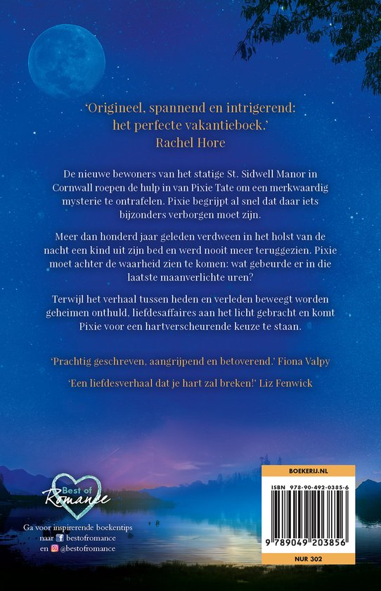 Achterkant van een boek met tekst en een afbeelding van een meer bij nacht. ISBN en websitegegevens staan onderaan.