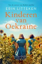 Drie vrouwen in turquoise jurken lopen door een zonnebloemveld. De lucht is blauw met witte wolken. Op de voorkant staat "Kinderen van Oekraïne".
