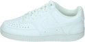 Witte leren Nike Court Vision Low dames sneaker met vetersluiting.
