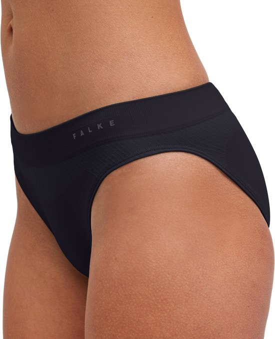 Zwarte Falke slip met subtiel ruitpatroon en merklogo op de tailleband.