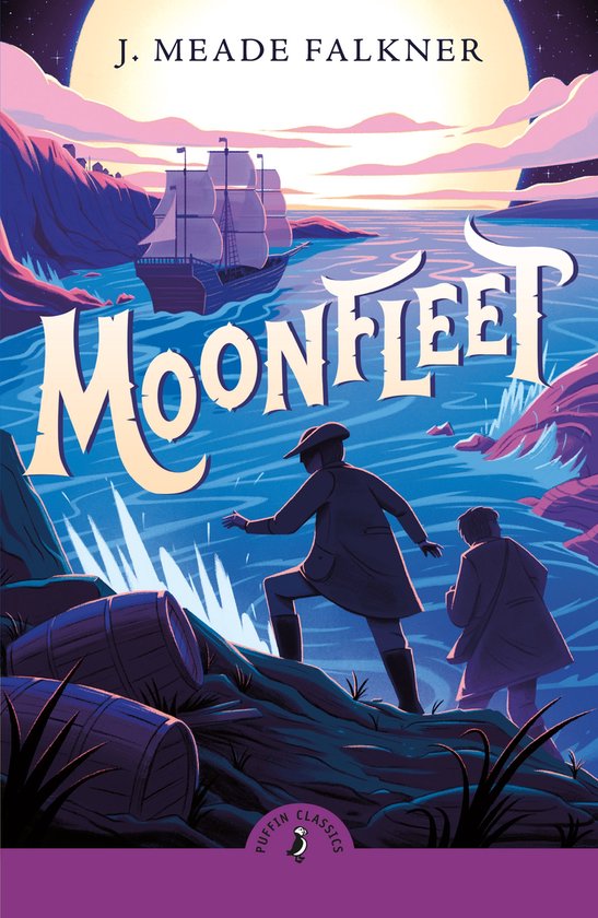 Boekomslag van 'Moonfleet' met een silhouet van twee personen die op een heuvel staan en uitkijken over een schip op zee bij zonsondergang.