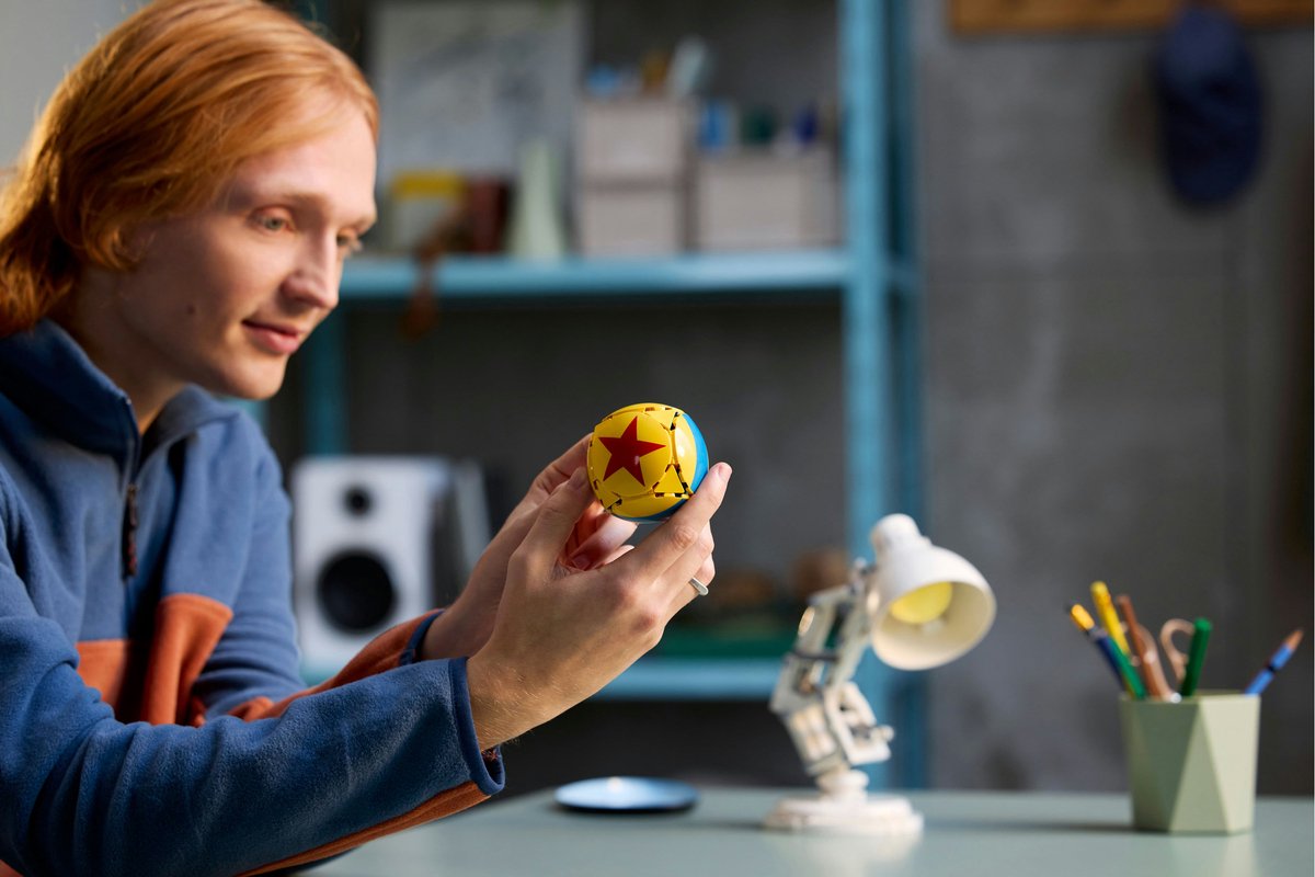 LEGO® Ideas Disney Pixar Luxo Jr. Displaymodel - 21357 — afbeelding 21