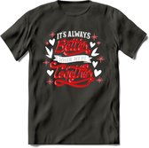 Its Always Better When We're Together - Valentijn T-Shirt | Grappig Valentijnsdag Cadeautje voor Hem en Haar | Dames - Heren - Unisex | Kleding Cadeau | - Donker Grijs - XXL