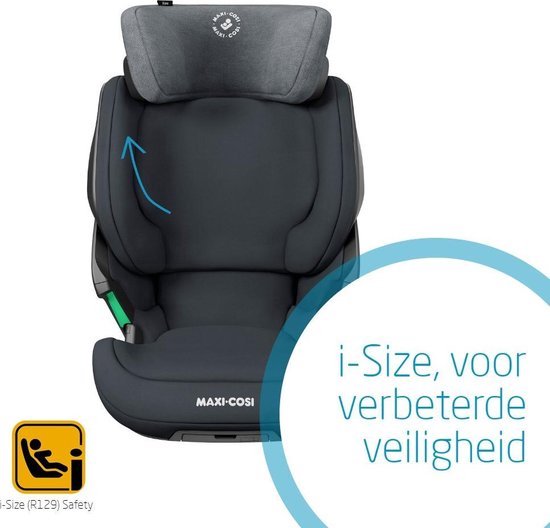 Donkergrijs Maxi-Cosi autostoeltje met i-Size logo en pijlen die de verbeterde veiligheid aanduiden.
