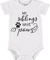 Baby Rompertje met tekst 'My sibblings have paws' |Korte mouw l | wit zwart | maat 50/56 | cadeau | Kraamcadeau | Kraamkado