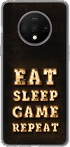Geschikt voor OnePlus 7T hoesje - Gaming - Games - Quotes - Spreuken - Eat sleep game repeat - Siliconen Telefoonhoesje