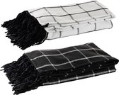 Plaid, deken, 1.50 x 1.20 mtr.,wolwit/zwart geruit met velours- franje