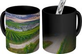 Magische Mok - Foto op Warmte Mok - Weg door een groen landschap bij zonsondergang - 350 ML - Uitdeelcadeautjes