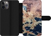 Bookcase Geschikt voor iPhone 11 Pro Max telefoonhoesje - Roest print - Verf - Platen - Met vakjes - Wallet case met magneetsluiting