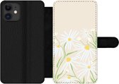 Bookcase Geschikt voor iPhone 12 Pro telefoonhoesje - Bloem - Patroon - Geel - Met vakjes - Wallet case met magneetsluiting