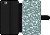 Bookcase Geschikt voor iPhone SE 2020 telefoonhoesje - Stippen - Wit - Groen - Met vakjes - Wallet case met magneetsluiting
