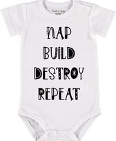 Baby Rompertje met tekst 'Nap, build, destroy, repeat' |Korte mouw l | wit zwart | maat 50/56 | cadeau | Kraamcadeau | Kraamkado