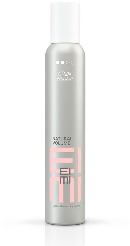 Wella EIMI Natural Volume mousse, 300ml, in zilveren spuitbus met roze logo.