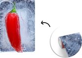Behang - Fotobehang Een foto van een rode chilipeper in ijs - Breedte 175 cm x hoogte 260 cm