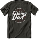 Fishing Dad - Vissen T-Shirt | Rood | Grappig Verjaardag Vis Hobby Cadeau Shirt | Dames - Heren - Unisex | Tshirt Hengelsport Kleding Kado - Donker Grijs - M