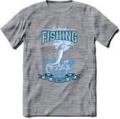 Fishing - Vissen T-Shirt | Grappig Verjaardag Vis Hobby Cadeau Shirt | Dames - Heren - Unisex | Tshirt Hengelsport Kleding Kado - Donker Grijs - Gemaleerd - 3XL