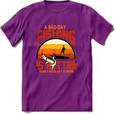 A Bad Day Fishing - Vissen T-Shirt | Grappig Verjaardag Vis Hobby Cadeau Shirt | Dames - Heren - Unisex | Tshirt Hengelsport Kleding Kado - Paars - S