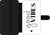 Bookcase Geschikt voor iPhone X telefoonhoesje - Good vibes - Spreuken - Quotes - Met vakjes - Wallet case met magneetsluiting