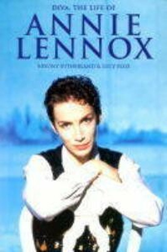 Boekomslag van 'Diva: The Life of Annie Lennox' met een portret van Annie Lennox in een wit overhemd en vest.