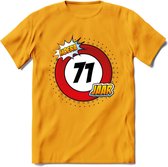 71 Jaar Hoera Verkeersbord T-Shirt | Grappig Verjaardag Cadeau | Dames - Heren | - Geel - M