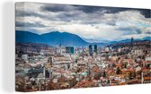 Canvas Schilderij Wolkendek boven Sarajevo Bosnië en Herzegovina - 80x40 cm - Wanddecoratie