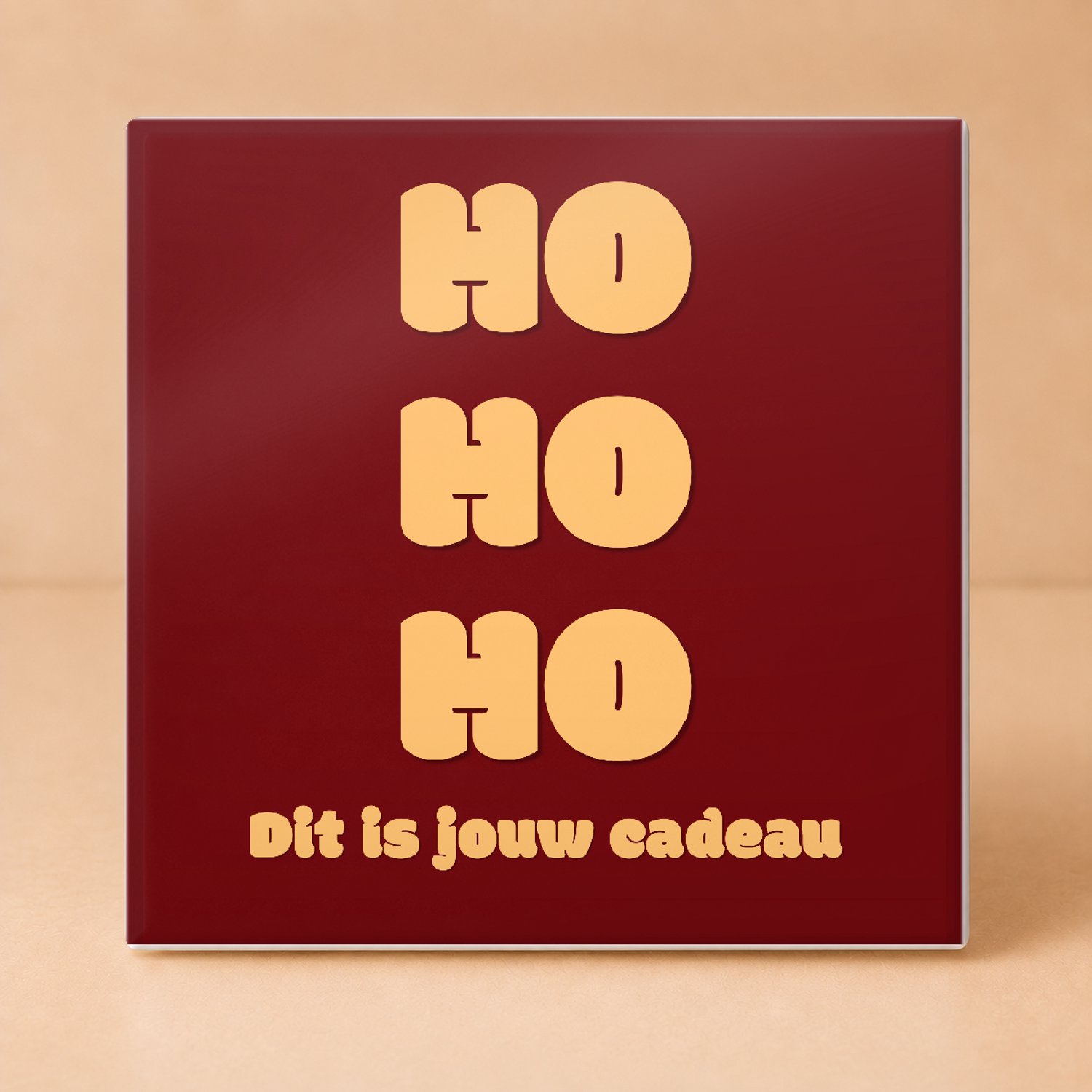 Bedruk King Grappige Kerst 'HO HO HO Dit is jouw cadeau' Tegel – Humoristisch Keramiek Kersttegeltje voor Kerstcadeau en Sinterklaas - 11 x 11 cm Wit