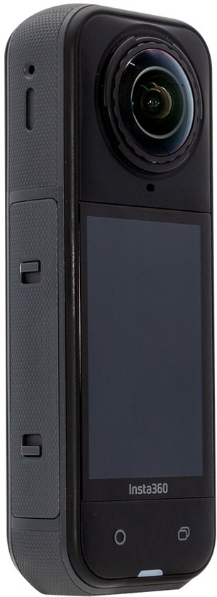 Zwarte Insta360 X5 actiecamera met 360 graden lens en touchscreen.