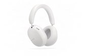 Witte Sonos Ace Ultra-hoofdtelefoon zweeft met oorschelpen naar voren.
