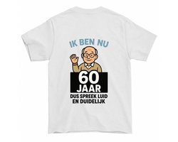Grappig Verjaardag Shirt – IK BEN NU 60 JAAR DUS SPREEK LUID EN DUIDELIJK – Unisex T-Shirt voor Dames & Heren – Leuk Cadeau