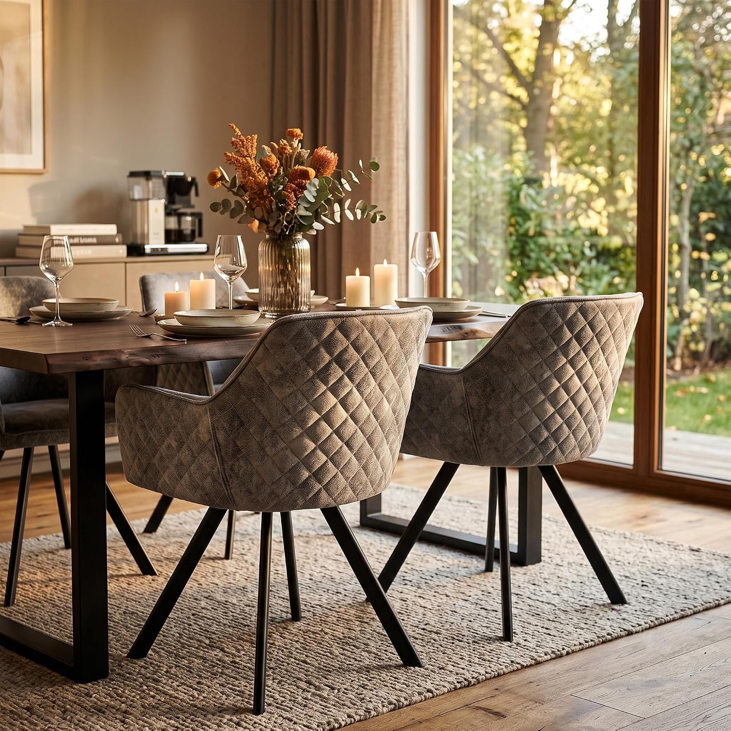 Set van 2 CYRUS Eetkamerstoelen met Armleuningen – Gestoffeerde Kuipstoelen in Grijze Suède-Look, Metalen Onderstel, Moderne Industriële Fauteuils voor Eetkamer, Woonkamer, Keuken en Kantoor, 62 x 57 x 82 cm