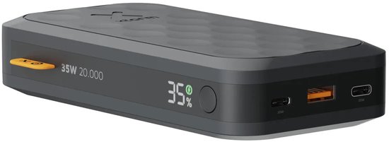 Schuine aanzicht van zwarte Xtorm powerbank 35W 20.000 met digitaal display.