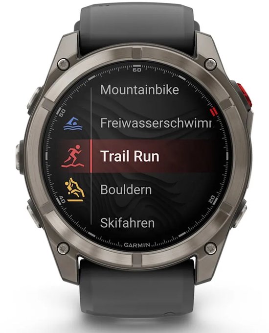Sportactiviteitenmenu op horlogescherm met 'Trail Run' geselecteerd.