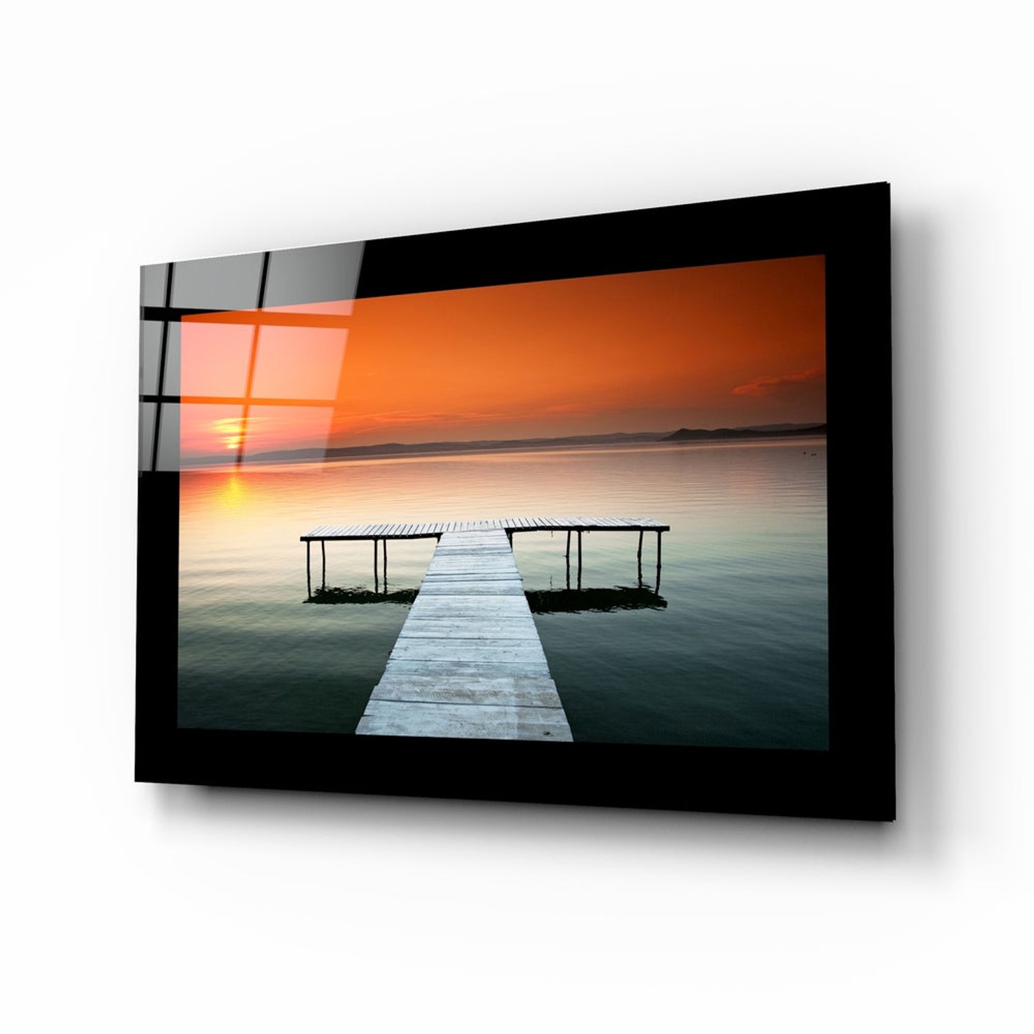 Insigne Art Glasschilderij – Pier aan Meer onder Oranje Lucht – Moderne Glasdecoratie Meerkleurig