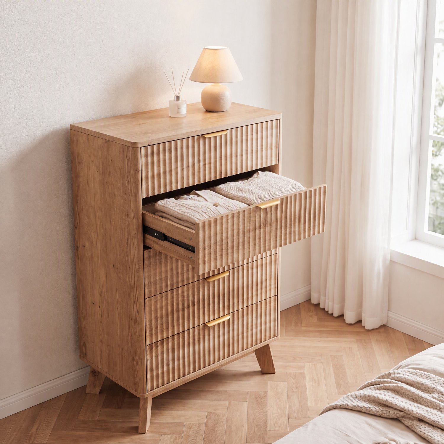 Yelenaro Ladekast 5 lades, Scandinavische commode met geribbelde lades en gouden handgrepen, Houten opbergkast voor slaapkamer hal woonkamer, Stabiele dressoir met anti-kantel bevestiging