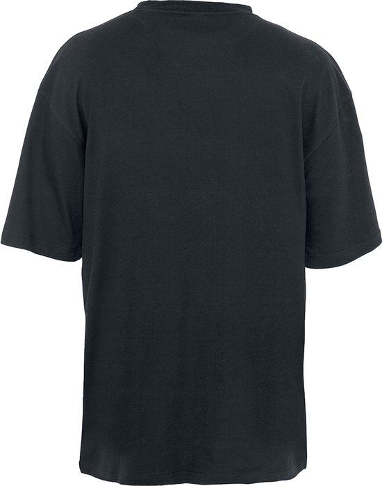 Achterkant van een effen zwart T-shirt van Urban Classics.
