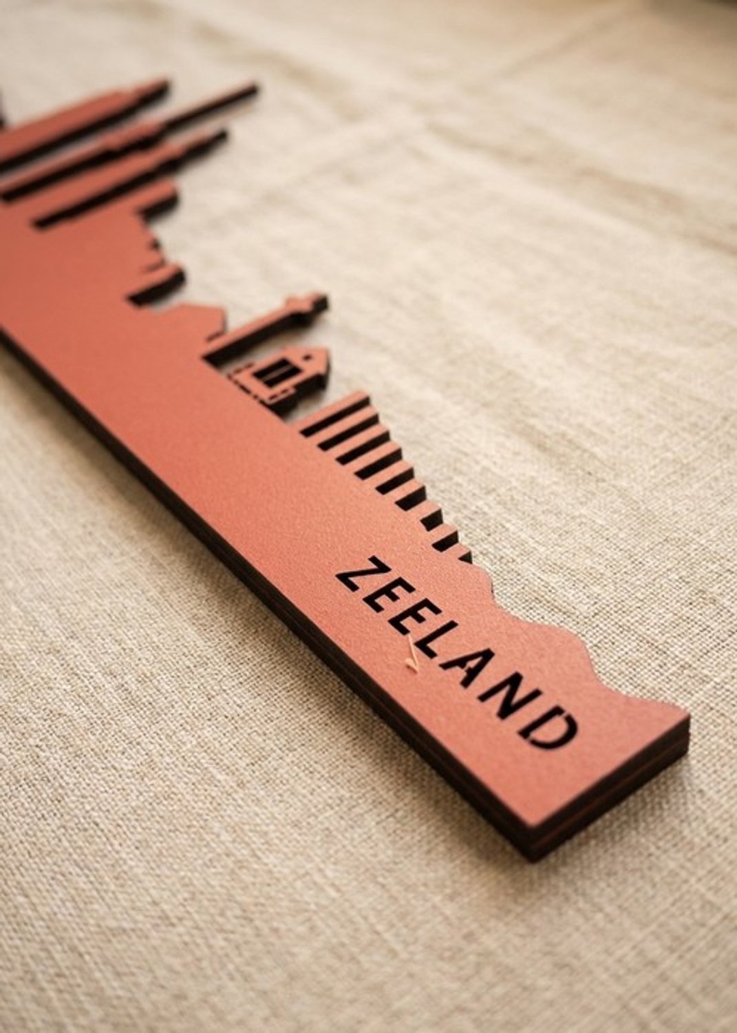 Houten Skyline Zeeland | Wanddecoratie voor aan de muur | Rood MDF | 100 x 20 cm