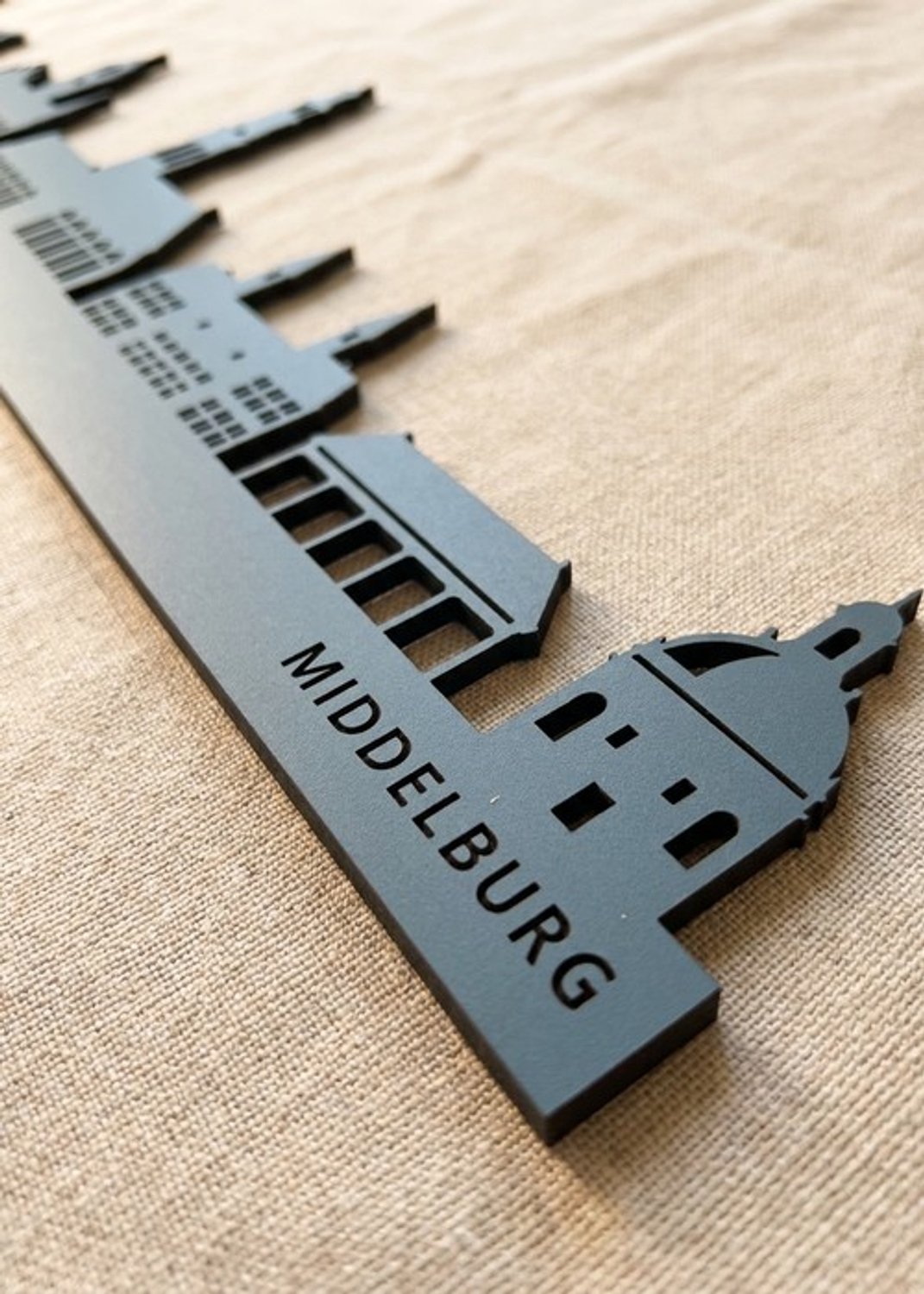 Houten Skyline Middelburg | Wanddecoratie voor aan de muur | Blauw MDF | 70 x 13 cm