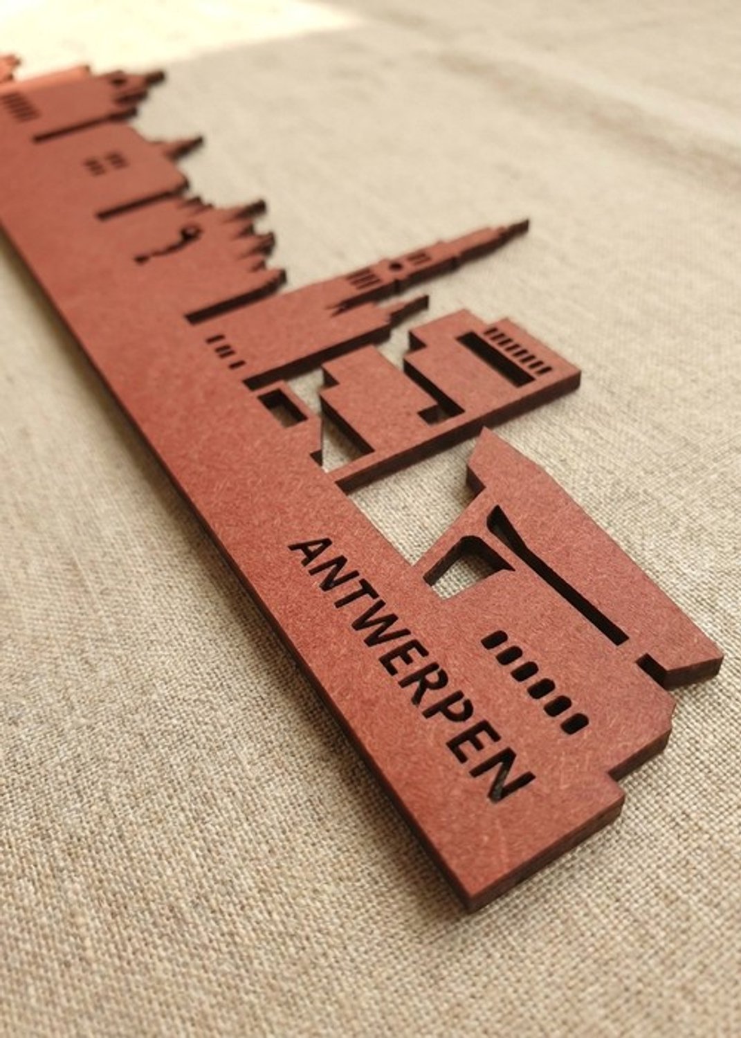 Houten Skyline Antwerpen | Wanddecoratie voor aan de muur | Rood MDF | 100 x 20 cm
