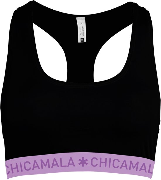 Zwarte racerback sporttop met een lichtpaarse elastische band voorzien van de tekst CHICAMALA in het wit.