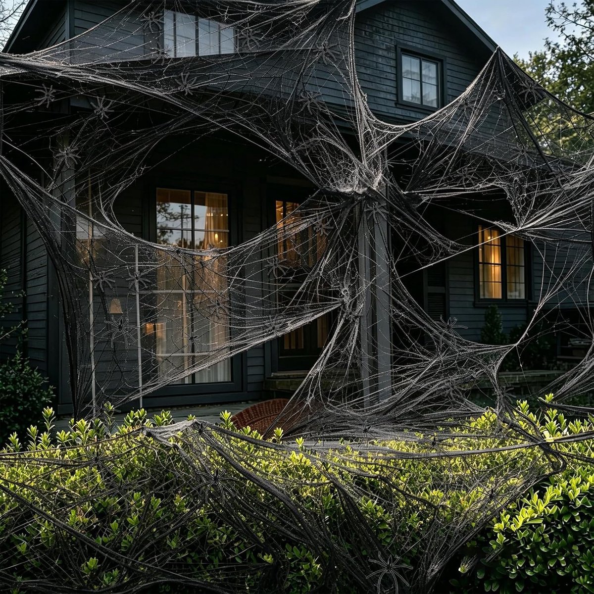 Yayafunfun 60g Halloween spinnenweb met 60 stuks nep plastic spinnen voor decoraties, zwarte rekbare spinnenwebben zwarte realistische spin voor Halloween Party Prop Enge tuin spookhuis decor