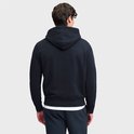 Achterkant van een man met donkerblauwe hoodie met capuchon. Het Superdry logo is niet zichtbaar.