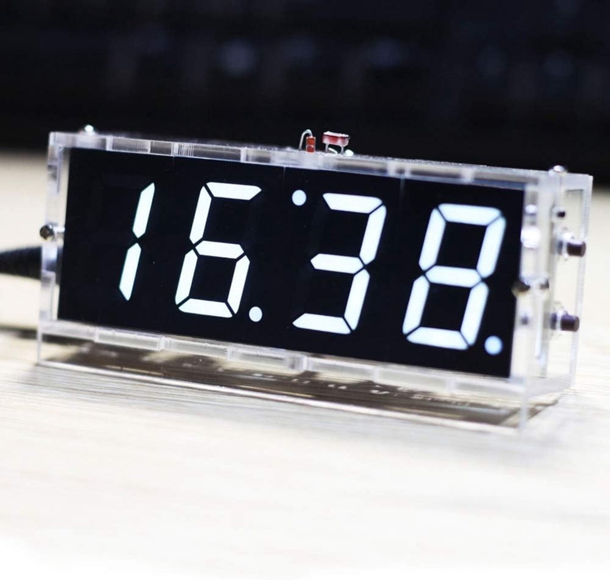 Digitale 4-cijferige LED klok met alarmfunctie, timer en automatische weergave voor elektronica liefhebbers