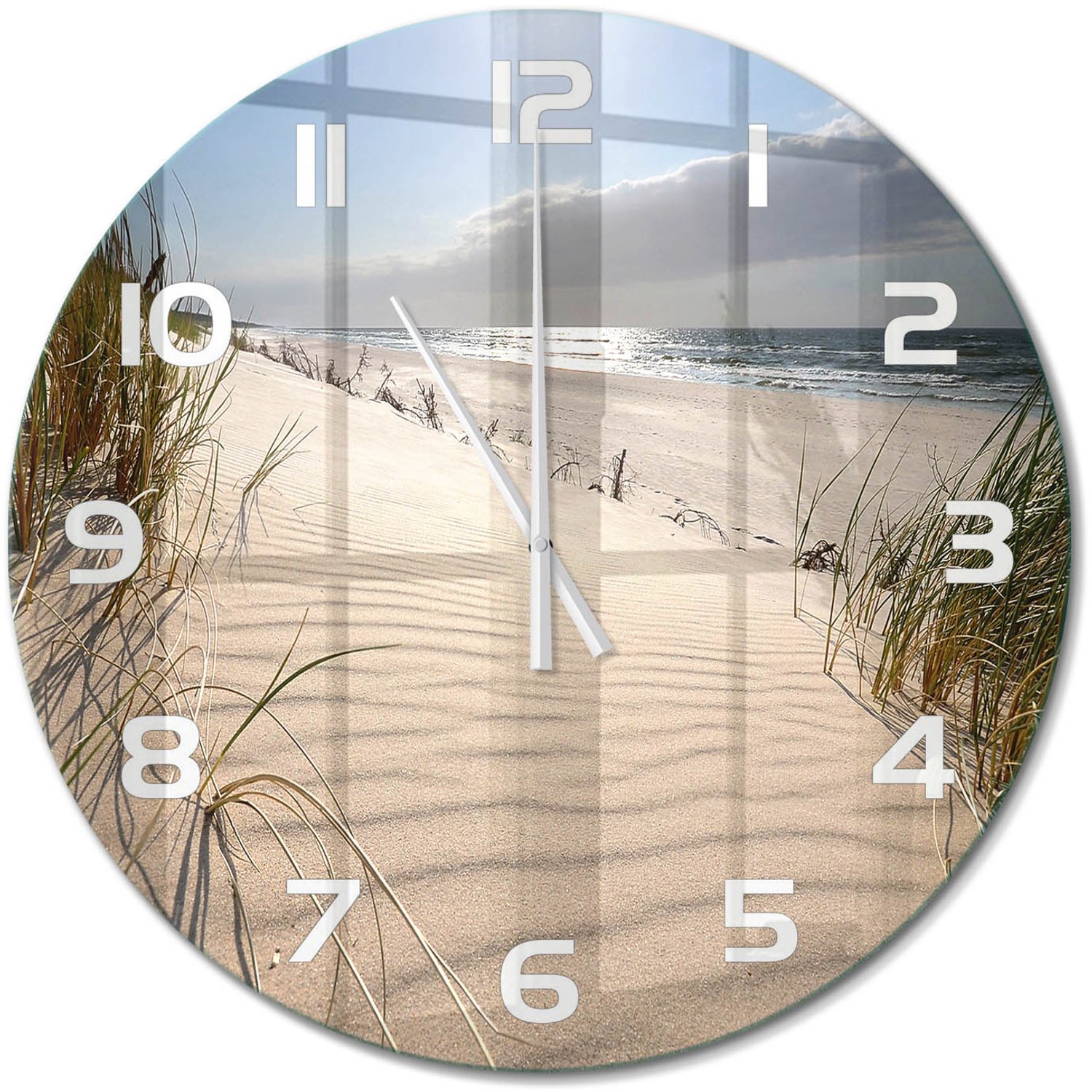 TULUP Wandklok - Mrzeżyno-strand Moderne Wandklok Glas - fi60 cm - Beige Wandklok Glas Decoratie - Witte handen - Ronde Klok - Glazen Wandklok Design - Klok Glas Met Opdruk
