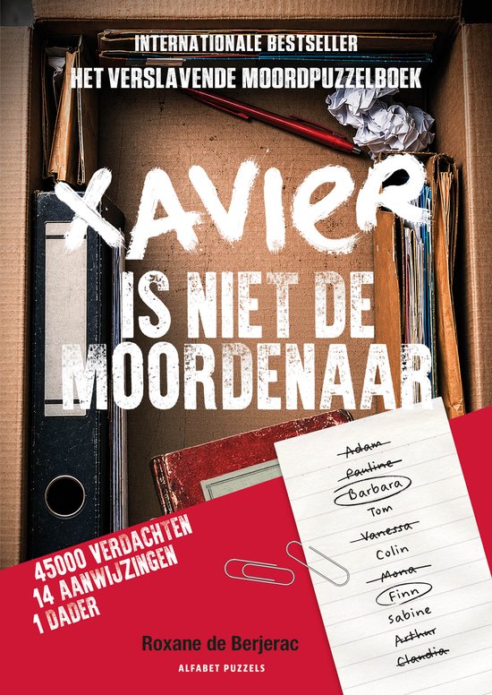 Boekomslag van 'Xavier is niet de moordenaar'. Titels en namen op een stapel mappen, boeken en een notitieblok.