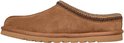 Bruine Skechers pantoffel van suède met een gevlochten detail rond de enkel, zijaanzicht.