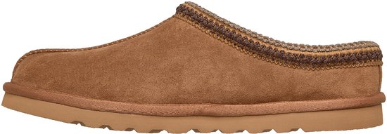 Bruine Skechers pantoffel van suède met een gevlochten detail rond de enkel, zijaanzicht.
